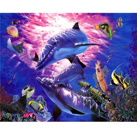 Delphin mit tropischen Fischen